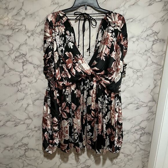 ASOS DESIGN satin stripe blouson mini dress with ring detail in floral print - Picture 1 of 12